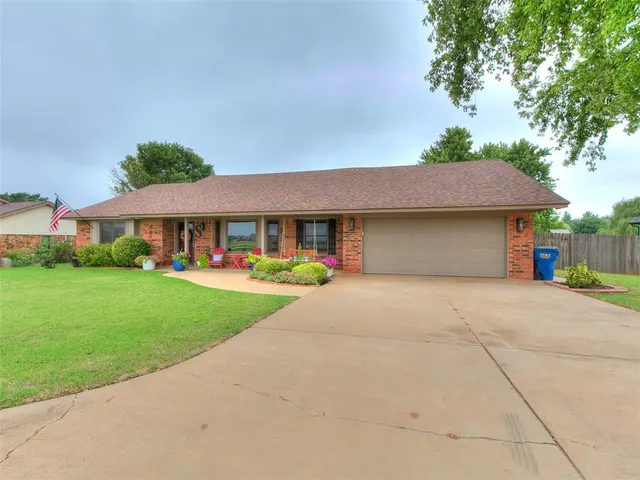 Photo 4 — 912 W Overstreet Avenue, Kingfisher, OK 73750