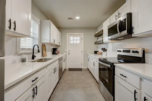 Photo 8 — 2908 Somerset Place, Oklahoma City, OK 73116