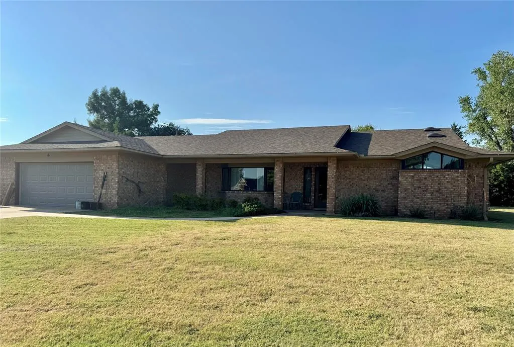 Front exterior — 2305 Lakewood Drive, Chickasha, OK 73018