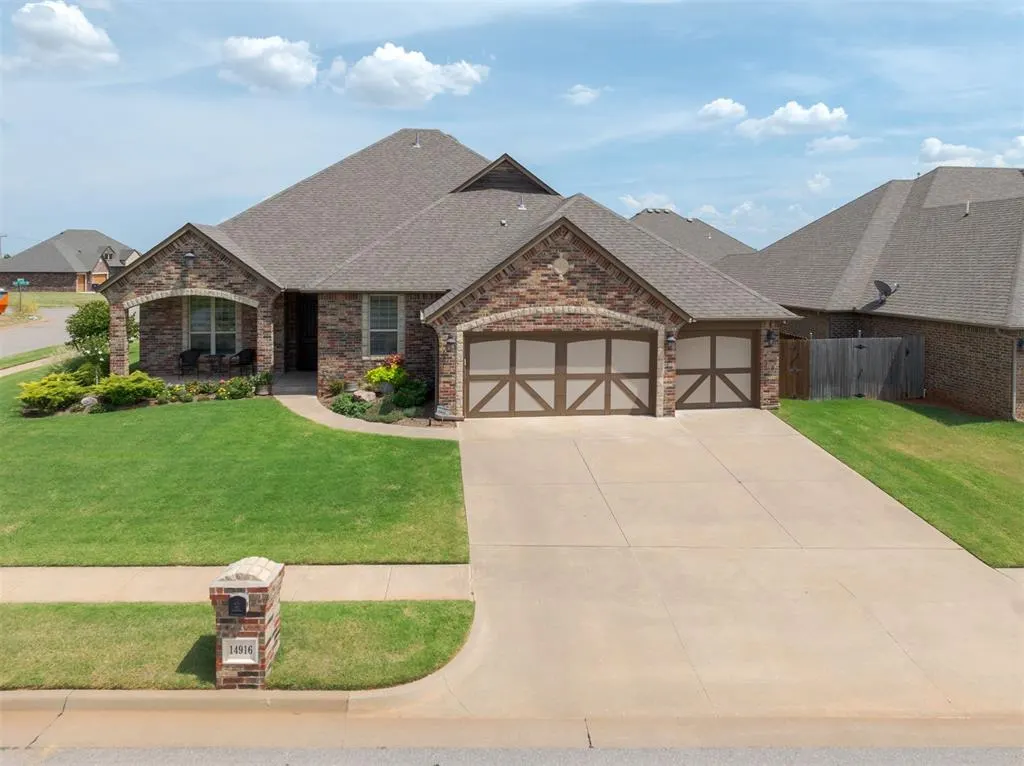 Photo 2 — 14916 Stone Manor Drive, Oklahoma City, OK 73142