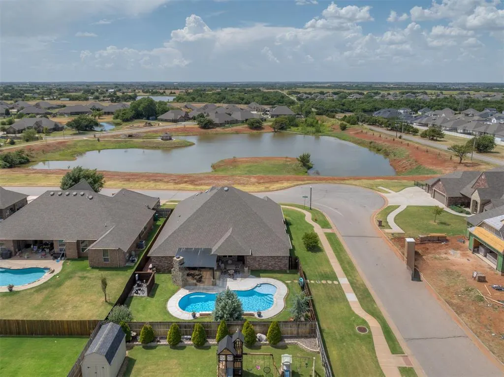 Photo 3 — 14916 Stone Manor Drive, Oklahoma City, OK 73142