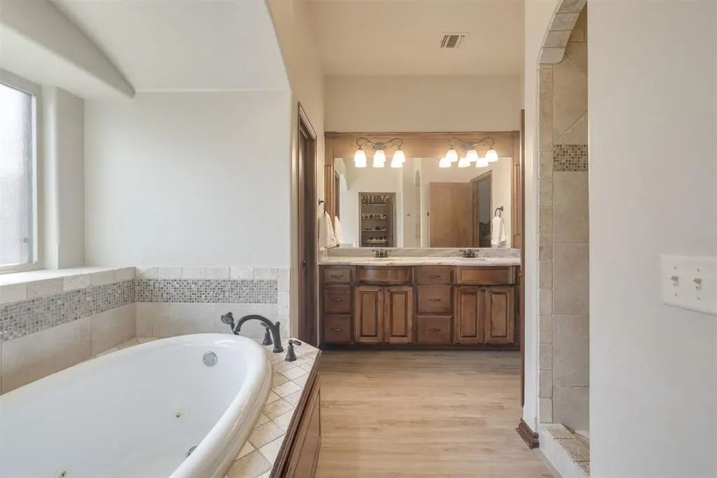 Photo 19 — 14916 Stone Manor Drive, Oklahoma City, OK 73142
