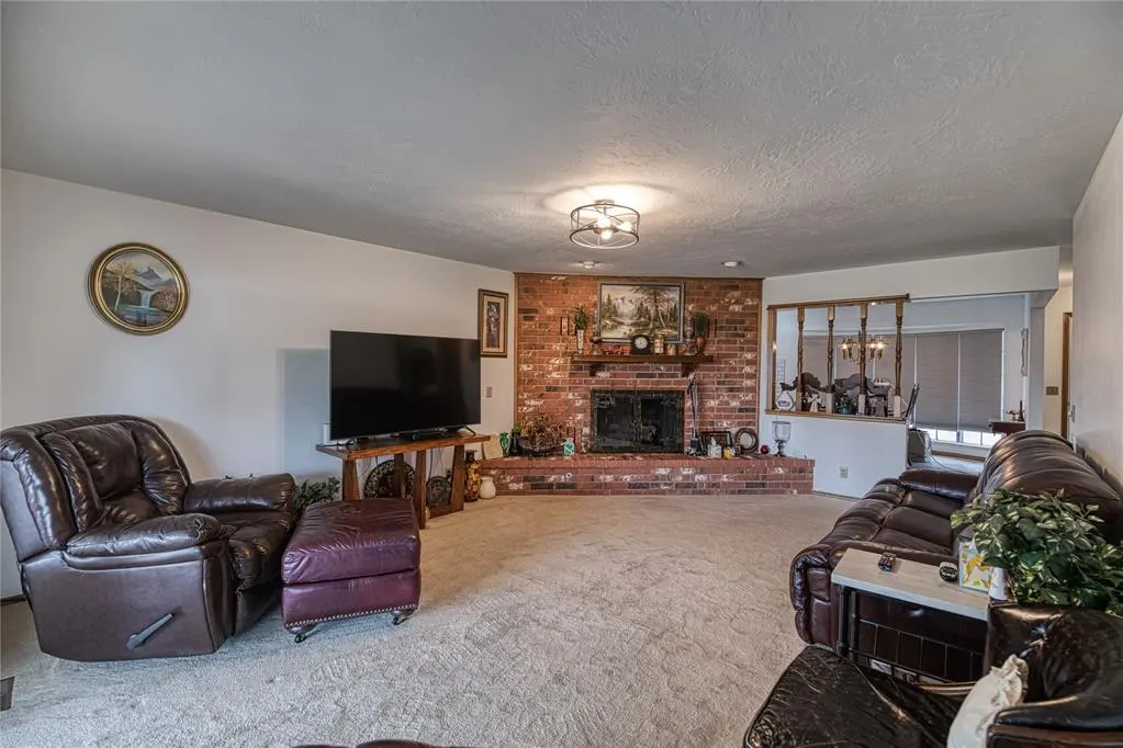Photo 9 — 201 E Columbia Avenue, Cheyenne, OK 73628