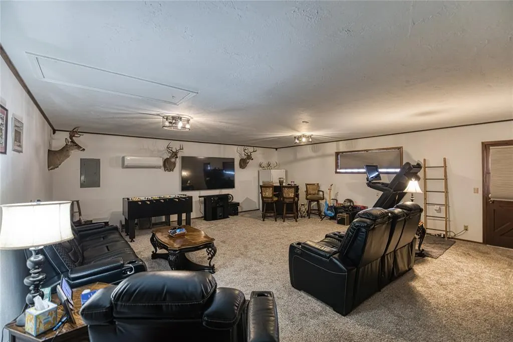 Photo 11 — 201 E Columbia Avenue, Cheyenne, OK 73628
