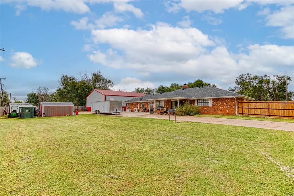 Photo 27 — 201 E Columbia Avenue, Cheyenne, OK 73628