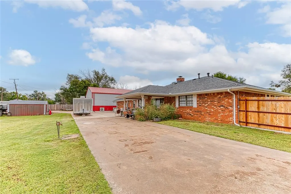Photo 29 — 201 E Columbia Avenue, Cheyenne, OK 73628