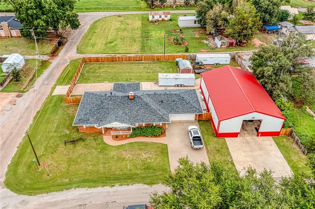 Photo 39 — 201 E Columbia Avenue, Cheyenne, OK 73628