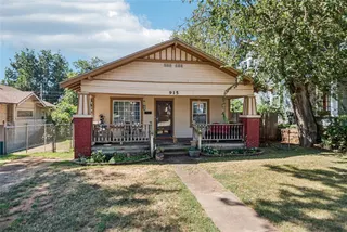 Sold home at 915 W Iowa Avenue