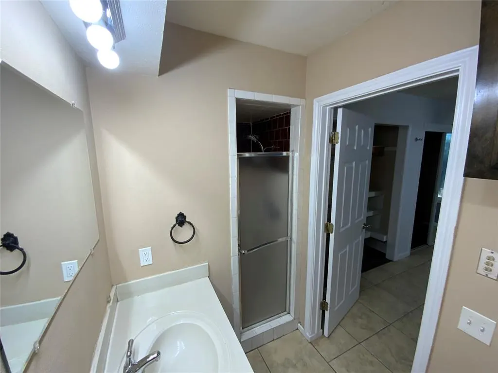 Photo 7 — 114 SE 37th Street, Oklahoma City, OK 73129