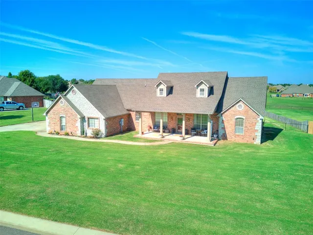 Photo 3 — 769 Silver Chase Drive, Choctaw, OK 73020