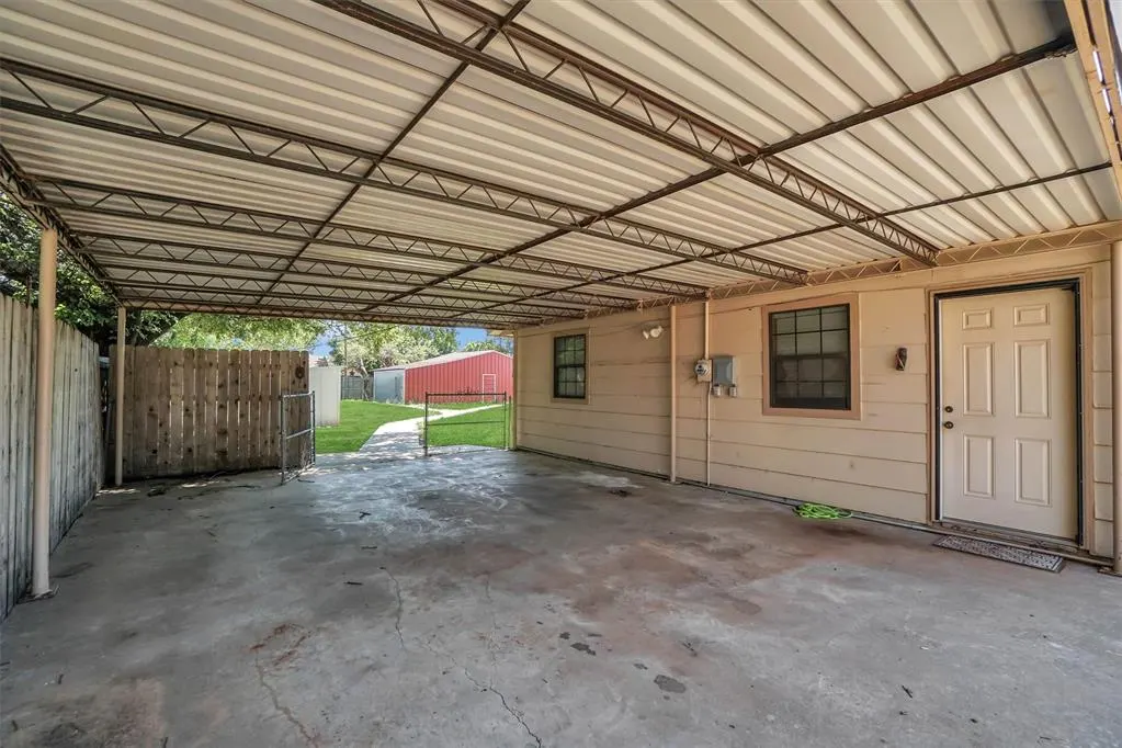 Photo 4 — 604 8th Street, Snyder, OK 73566