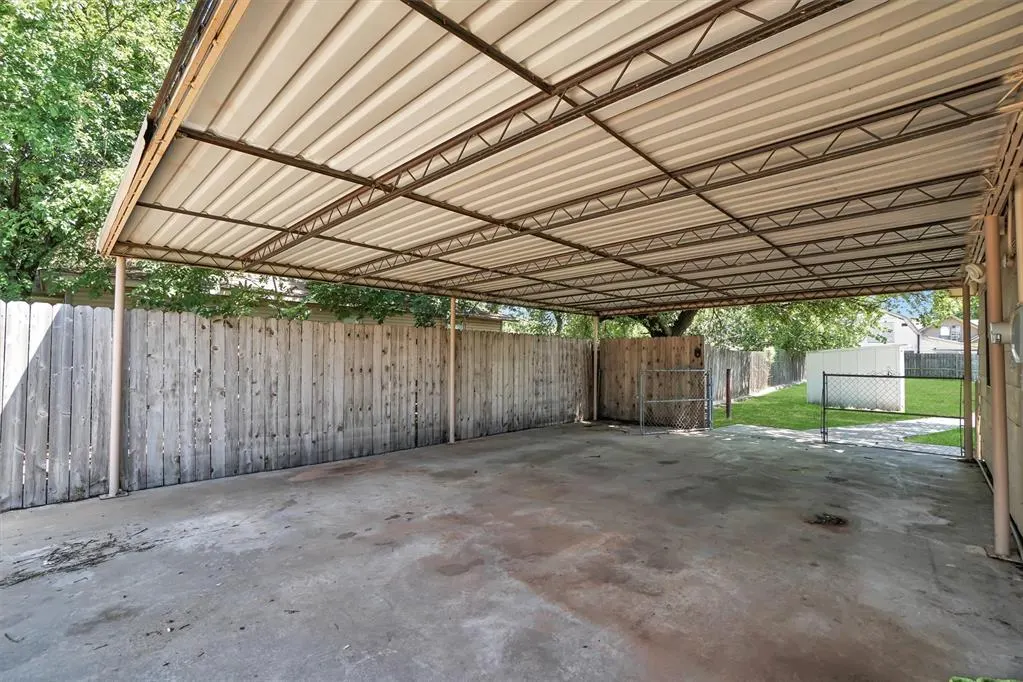 Photo 5 — 604 8th Street, Snyder, OK 73566