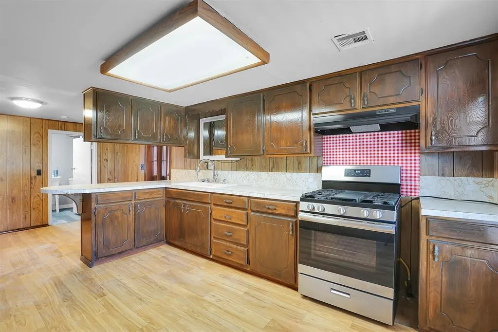 Photo 11 — 604 8th Street, Snyder, OK 73566