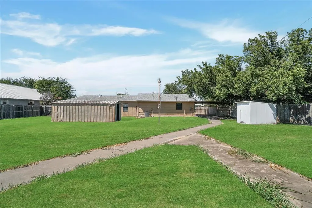 Photo 32 — 604 8th Street, Snyder, OK 73566