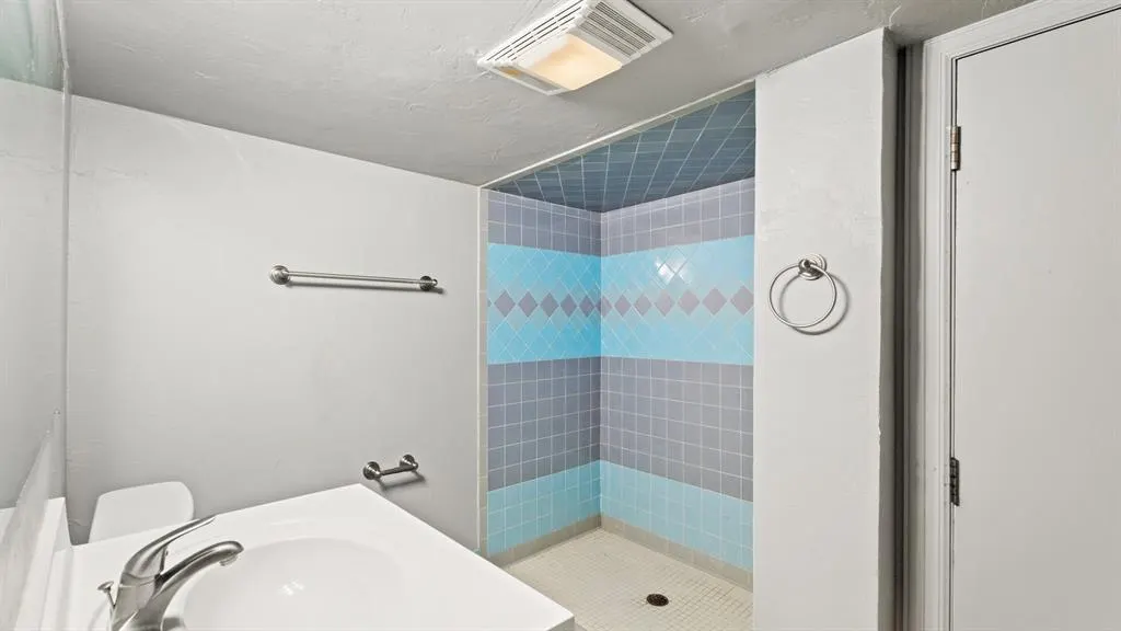 Photo 16 — 1725 NW 18th Street, Oklahoma City, OK 73106