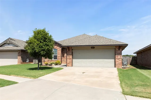 Photo 3 — 8207 SW 59th Terrace, Oklahoma City, OK 73179