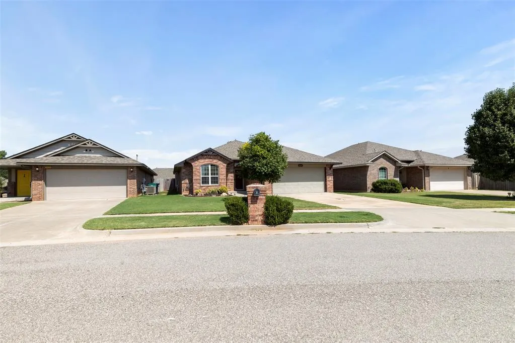 Photo 2 — 8207 SW 59th Terrace, Oklahoma City, OK 73179