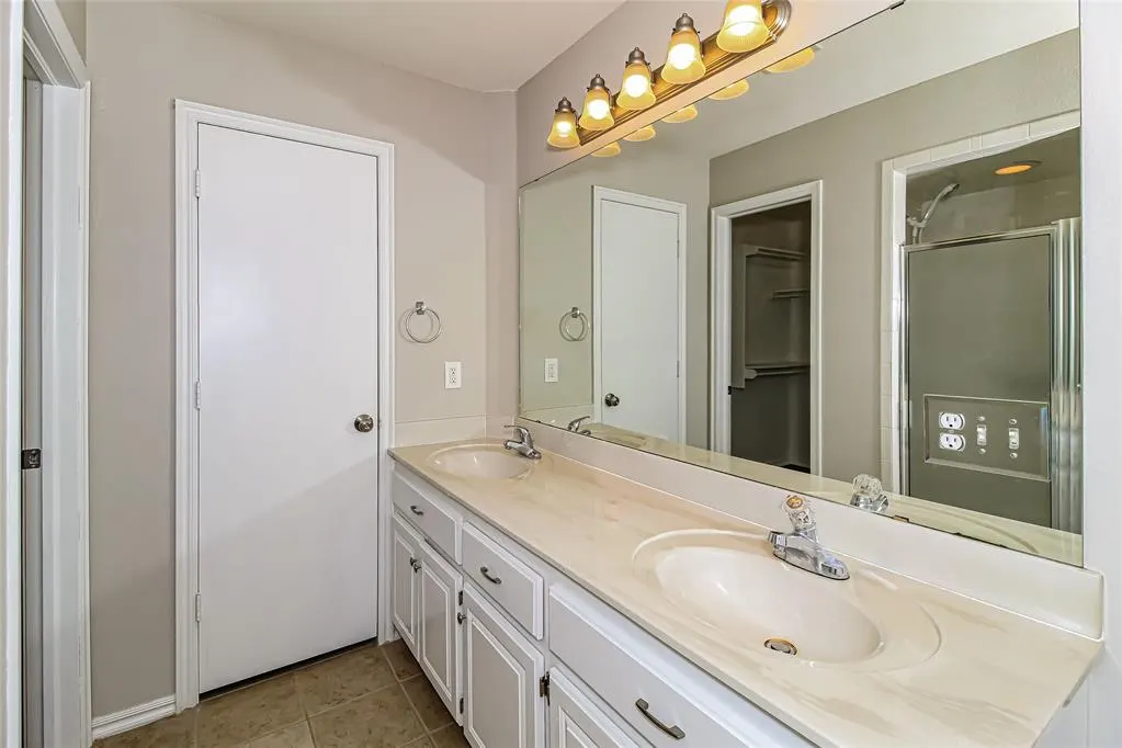 Photo 9 — 8113 Greer Way, Oklahoma City, OK 73132