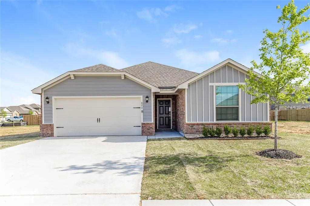 Front exterior — 824 NW 6th Street, Newcastle, OK 73065