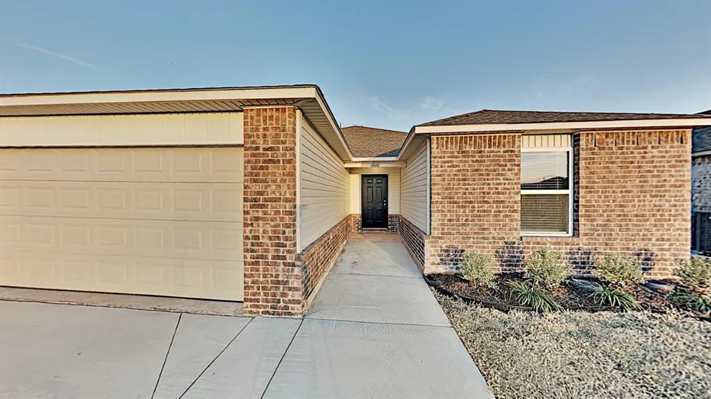 Photo 2 — 4340 Siena Ridge Boulevard, Oklahoma City, OK 73179