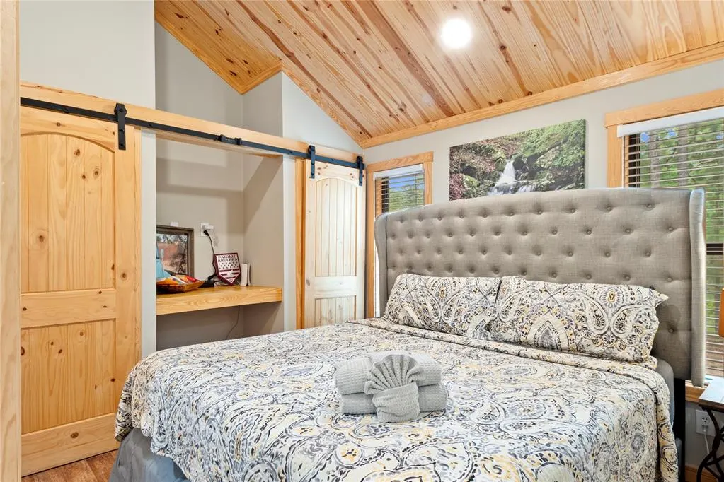 Photo 9 — 306 Neeson Wood Lane, Broken Bow, OK 74728