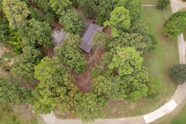 Photo 4 — 302 Neeson Wood Lane, Broken Bow, OK 74728
