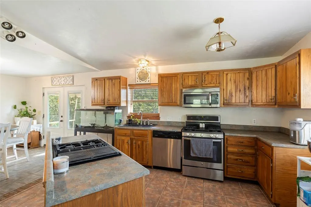 Photo 7 — 10915 E Tecumseh Road, Norman, OK 73026