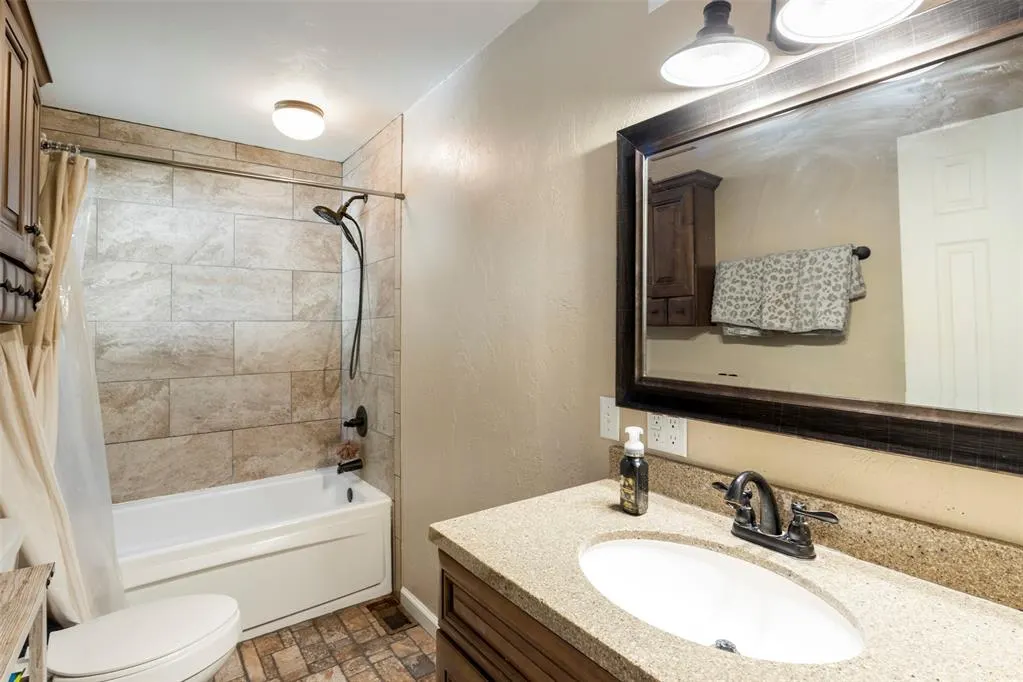 Photo 11 — 10915 E Tecumseh Road, Norman, OK 73026