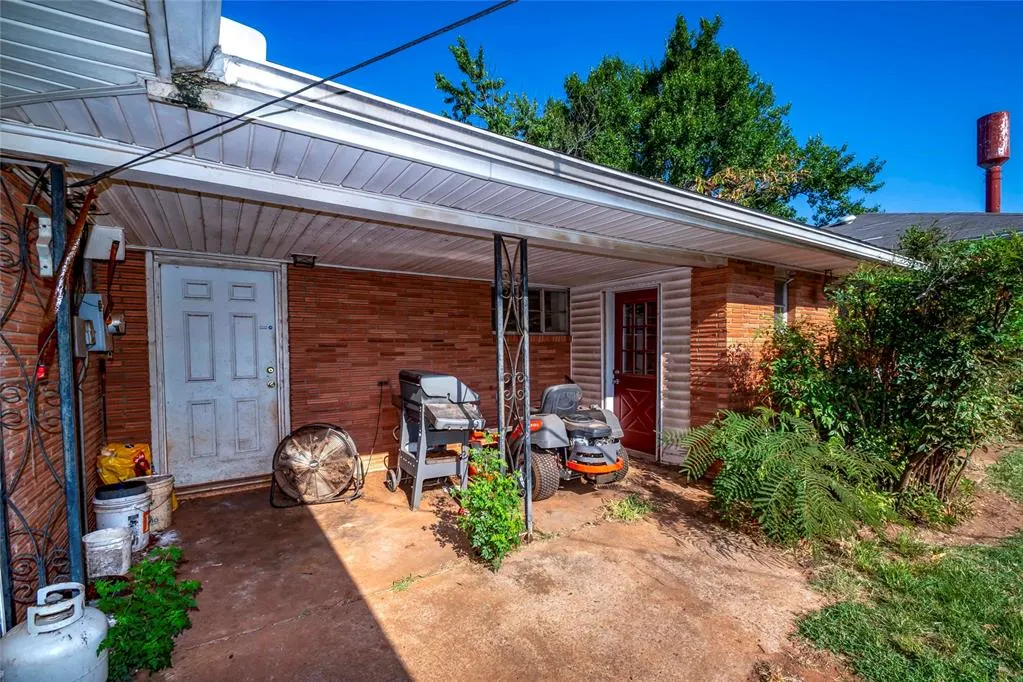 Photo 11 — 200 N Dewey Avenue, Chandler, OK 74834