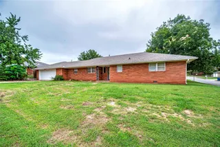Sold home at 200 N Dewey Avenue