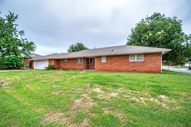 Front exterior — 200 N Dewey Avenue, Chandler, OK 74834
