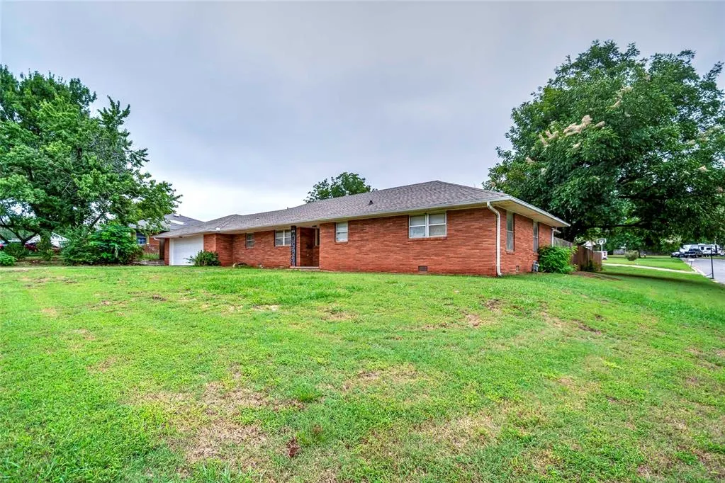 Photo 6 — 200 N Dewey Avenue, Chandler, OK 74834