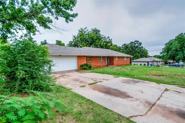 Photo 7 — 200 N Dewey Avenue, Chandler, OK 74834