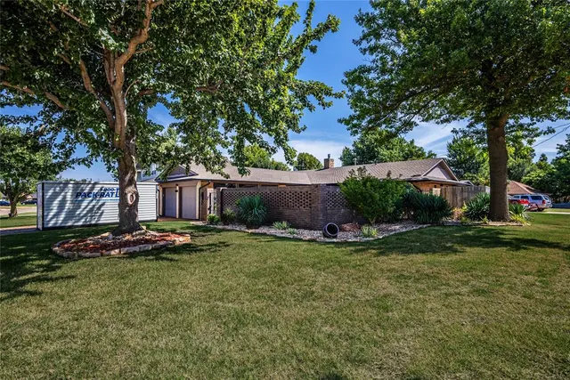 Photo 2 — 2912 N Shannon Avenue, Bethany, OK 73008
