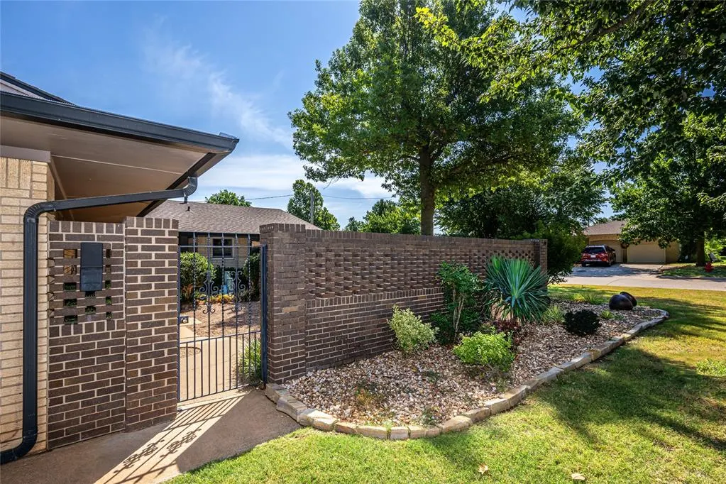 Photo 3 — 2912 N Shannon Avenue, Bethany, OK 73008