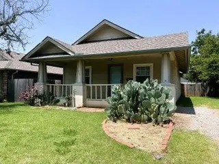Sold home at 823 NW 30th Street