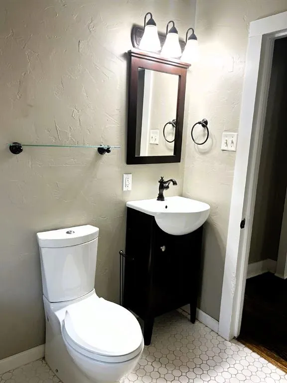 Photo 7 — 823 NW 30th Street, Oklahoma City, OK 73118