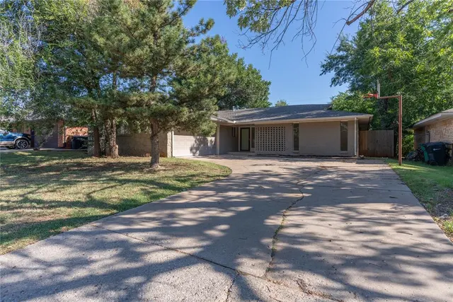 Photo 5 — 4009 NW 62nd Terrace, Oklahoma City, OK 73112