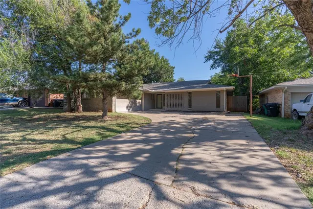 Photo 7 — 4009 NW 62nd Terrace, Oklahoma City, OK 73112