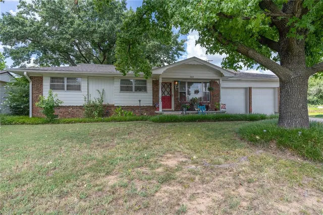 Photo 2 — 502 S 9th Street, Tecumseh, OK 74873