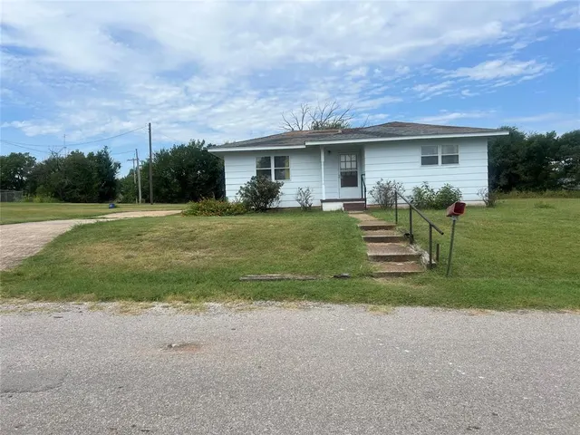 Photo 2 — 519 N Martin Luther King Avenue, Coyle, OK 73027