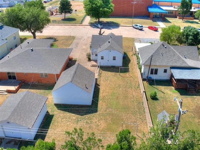 Photo 3 — 615 S 9th Street, Kingfisher, OK 73750