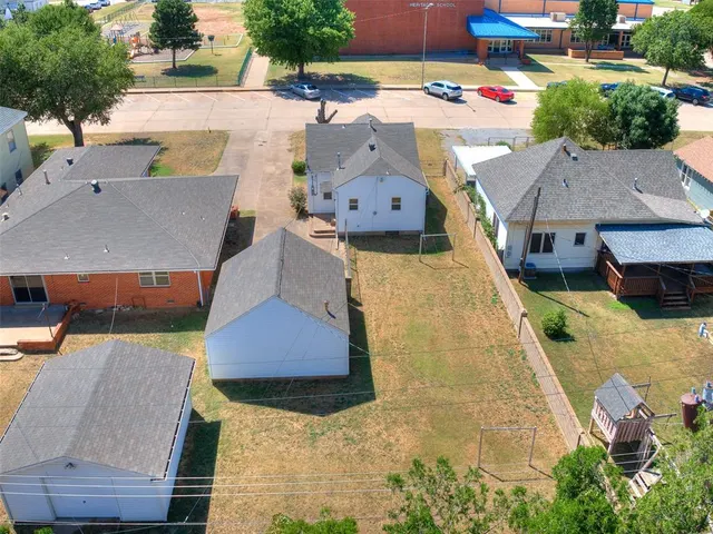 Photo 4 — 615 S 9th Street, Kingfisher, OK 73750