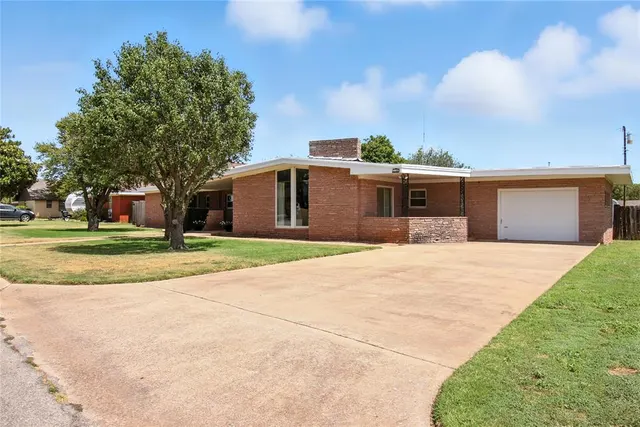 Photo 3 — 116 Gaynelle Lane, Hobart, OK 73651