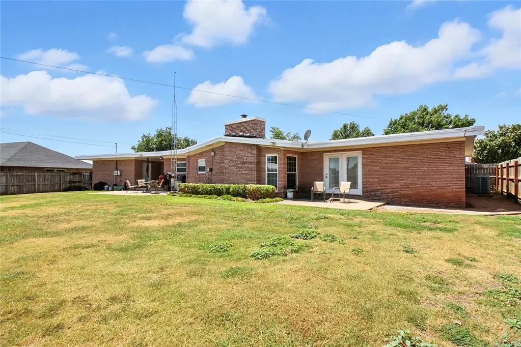 Photo 6 — 116 Gaynelle Lane, Hobart, OK 73651
