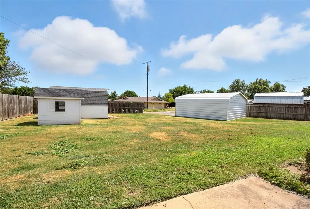 Photo 9 — 116 Gaynelle Lane, Hobart, OK 73651