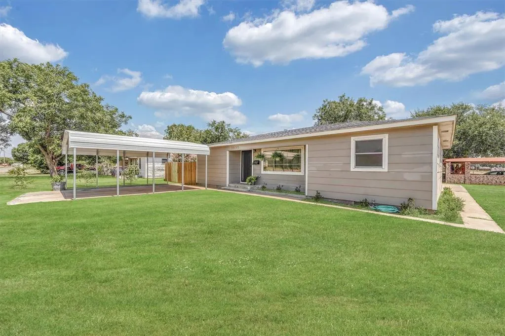 Photo 3 — 1600 N Pennsylvania Avenue, Mangum, OK 73554