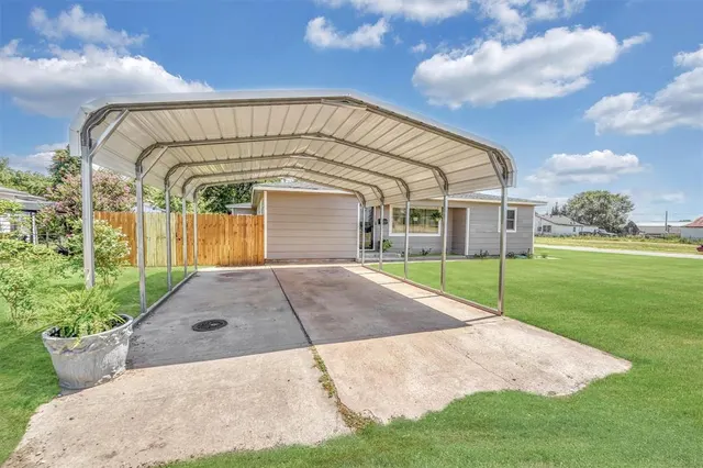 Photo 5 — 1600 N Pennsylvania Avenue, Mangum, OK 73554