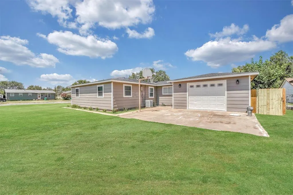 Photo 34 — 1600 N Pennsylvania Avenue, Mangum, OK 73554