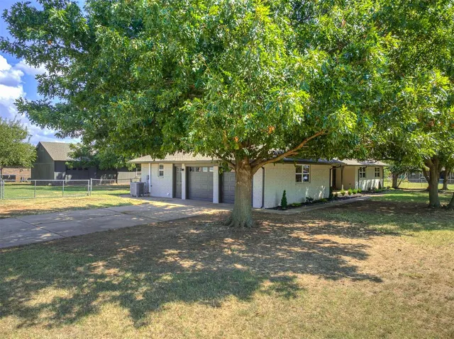 Photo 2 — 720 N 3rd Street, Cashion, OK 73016